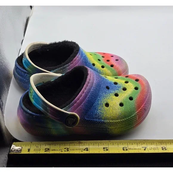 Crocs Kids Classic Lined Clog Rainbow Tie Dye Fur Slip On Shoes Size C10 - Picture 8 of 8